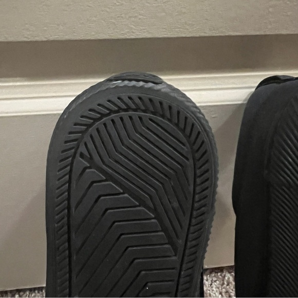 Cariuma OCA Low All Black Canvas Sneaker Unisex 7.5 Men 9 Women - Picture 7 of 9